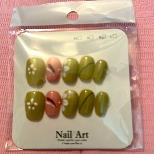 Really cute flower nail design nails